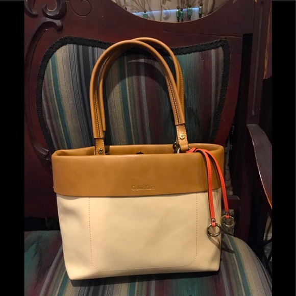 Calvin Klein Handbags - Calvin Klein  Large Handbag  New Never Used🍒